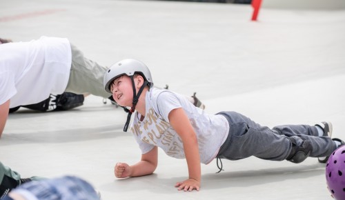 На площадке «Московских сезонов» на Профсоюзной улице открылась самокат-школа