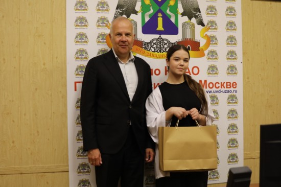 В преддверии Международного Дня защиты детей Общественный совет Московской полиции наградил победителей регионального этапа Всероссийского конкурса «Полицейский Дядя Степа – 2025»