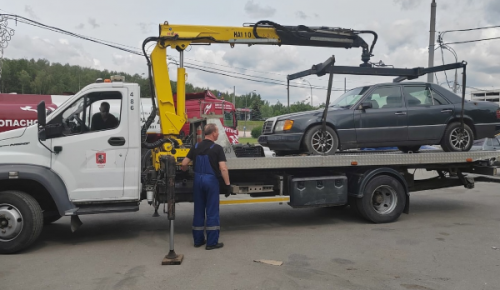 С трех улиц Северного Бутова убрали брошенные автомобили