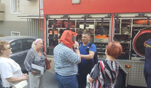 Спасатели напомнили жителям основы самоспасения при пожаре