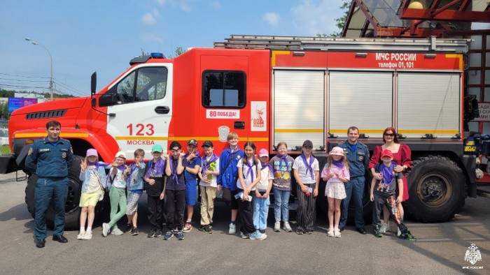 Дети из летнего лагеря побывали на экскурсии в 123 ПСЧ