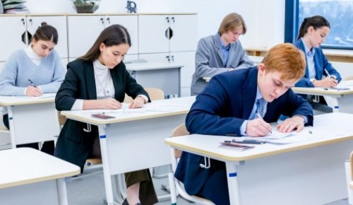 Одиннадцатиклассница школы №46 набрала 100 баллов на ЕГЭ по литературе