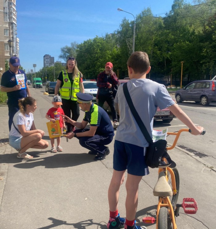 Госавтоинспекторы ЮЗАО столицы провели профилактическое мероприятие с детьми и их родителями