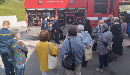 Спасатели поделились знаниями с жителями ЮЗАО