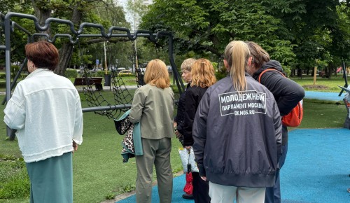 Глава управы Зюзина совершила осмотр территории на Черноморском бульваре