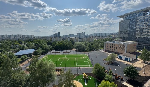 На Ясногорской улице продолжается обустройство современной зоны отдыха