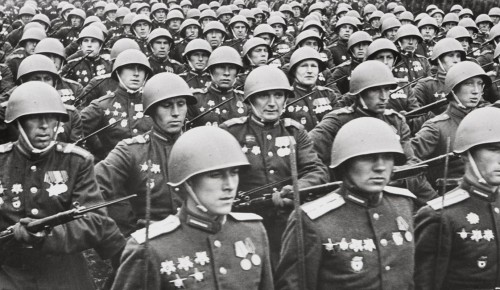 Главархив открыл онлайн-выставку, посвященную годовщине Парада Победы на Красной площади