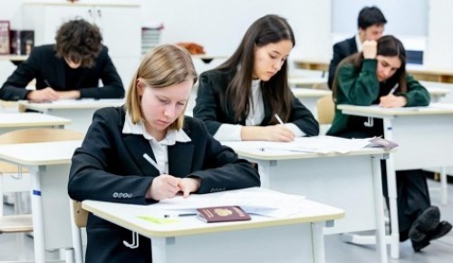 Выпускница школы №2009 получила 100 баллов на ЕГЭ по русскому языку
