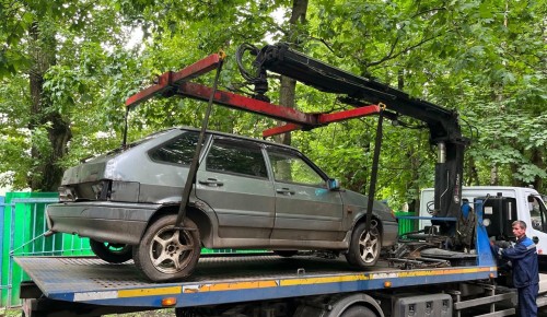 В районе Коньково эвакуировали автомобили с признаками БРТС