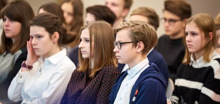 В школе №1694 полицейские прочитали лекцию о вреде наркотиков и алкоголя