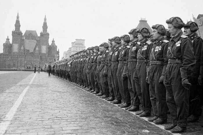 Главархив Москвы представил виртуальную выставку к годовщине Парада Победы