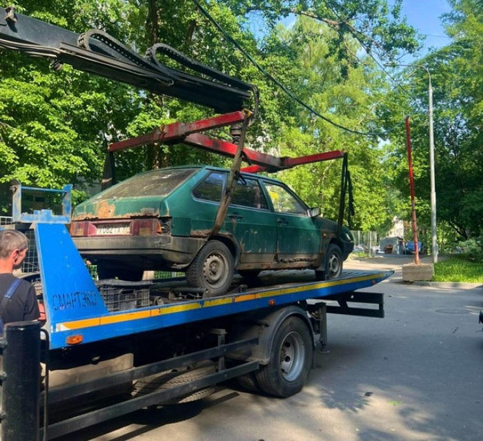 В Черемушках эвакуировали брошенный автомобиль