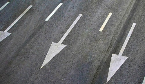 Обновление дорожной разметки провели на улице Обручева