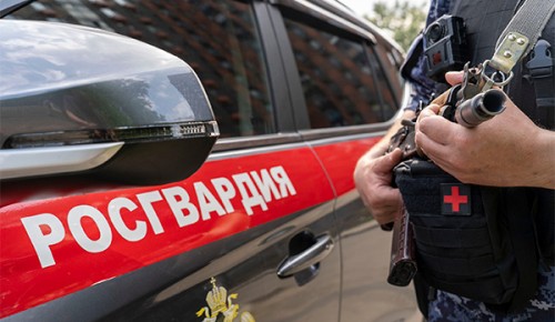 Сотрудники Росгвардии задержали дебошира в столичном магазине