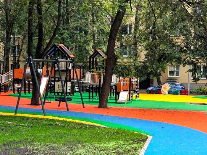 Благоустройство территории между улицами Бутлерова и Генерала Антонова завершат ко Дню города