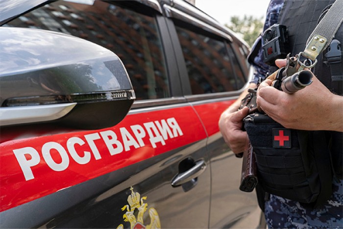 Сотрудники Росгвардии задержали дебошира в столичном магазине