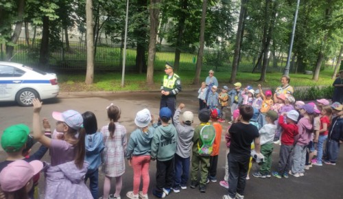 В дошкольном отделении ГБОУ г. Москвы «Школа № 17» прошло профилактическое мероприятие сотрудников Госавтоинспекции ЮЗАО столицы