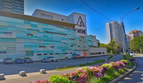 В Ломоносовском районе обсудили вопросы обновления фасада здания ГИТИСа