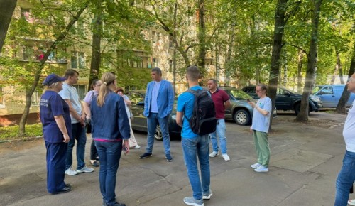В Ломоносовском районе благоустроят территорию около дома на Ленинском проспекте