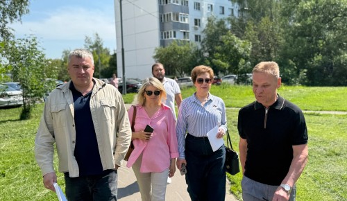 Глава управы Ясенева провел обход по улице Ясногорской и Литовскому бульвару