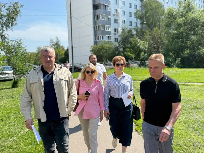 Глава управы Ясенева провел обход по улице Ясногорской и Литовскому бульвару