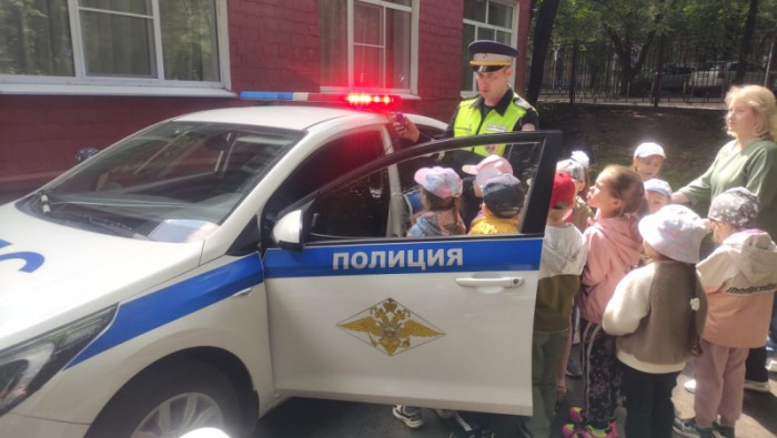 На юго-западе Москвы госавтоинспекторы провели профилактическое мероприятие