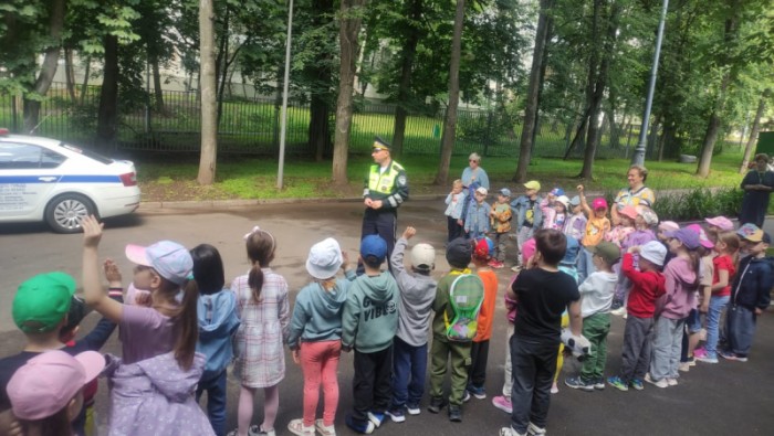 В дошкольном отделении ГБОУ г. Москвы «Школа № 17» прошло профилактическое мероприятие сотрудников Госавтоинспекции ЮЗАО столицы