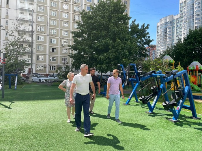 На территории спортивного кластера на ул. Новаторов уберут сухостой