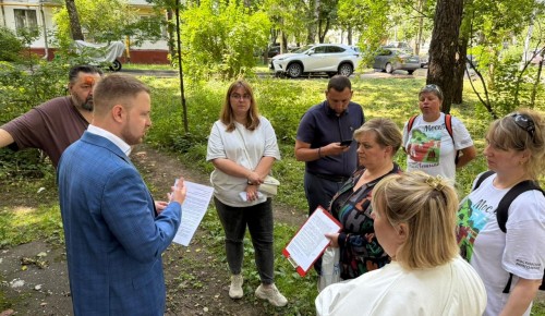 И. о. главы управы Зюзина совершил обход территории по улице Херсонской