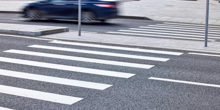 На улице Обручева и других магистралях обновили разметку