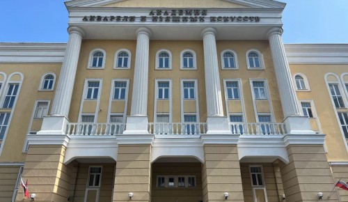 С любовью и душою: в Академии Сергея Андрияки открылась выставка живописи