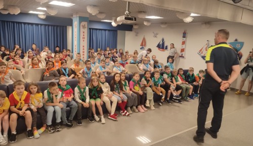 Госавтоинспекторы провели профилактическое мероприятие «Дорожная азбука» с ребятами, отдыхающими в детском городском лагере «Мореон»