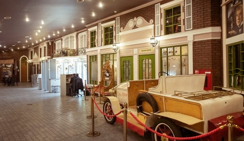 В киноконцертном зале «Эльдар» 25 июля состоится экскурсия, посвященная творчеству Рязанова