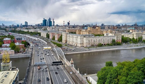 В Гагаринском тоннеле идет ремонт дорожного покрытия
