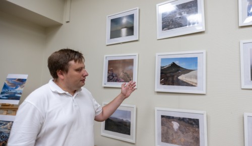 Арктические пейзажи: в ЮЗАО открылась фотовыставка о Баренцбурге