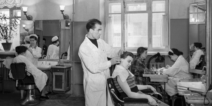 Главархив подготовил выставку о конкурсе модельных причесок 1950-х годов