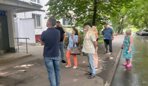 В Теплом Стане проинспектировали территории около домов на ул. Академика Варги