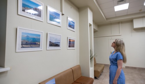 Застывшие мгновения:  в библиотеке № 185 открылась фотовыставка арктических пейзажей