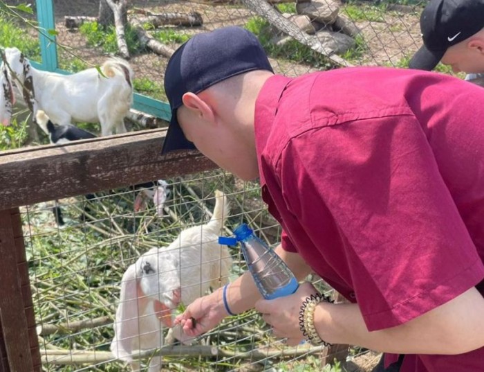 Воспитанники филиала «Беляево» соцдома «Обручевский» побывали в зоопарке «Планета Обезьян» в Троицке