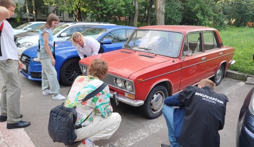 Молодежная палата района Ясенево провела рейд по выявлению брошенных автомобилей