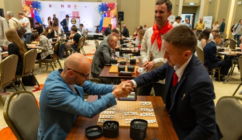Более 300 игроков приняли участие в Кубке посла Китая по Вэйци
