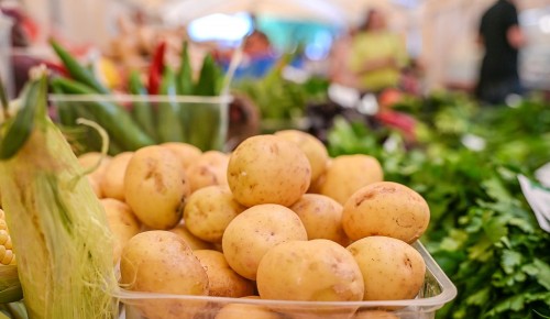 Как участник ярмарки в Хорошево-Мневниках помогает бойцам СВО