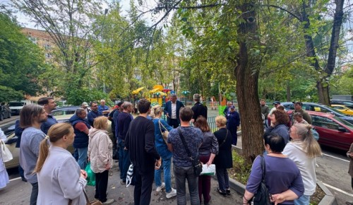 В Ломоносовском районе обсудили вопросы благоустройства на ул. Кравченко и Ленинском проспекте