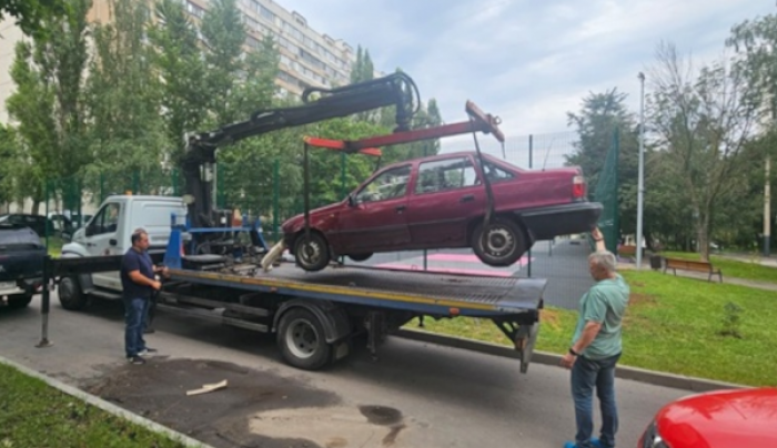 С улиц Северного Бутова убрали брошенные автомобили
