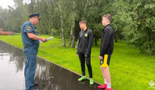 Сотрудники МЧС напомнили о правилах безопасности в местах массового отдыха