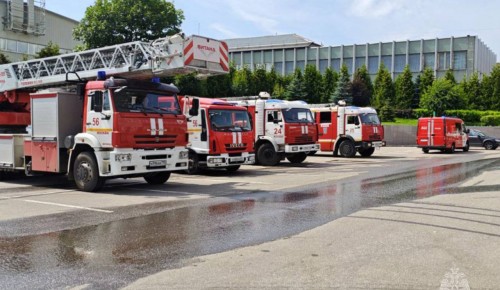 Специалисты МЧС рассказали, почему нельзя открывать окна и двери при пожаре