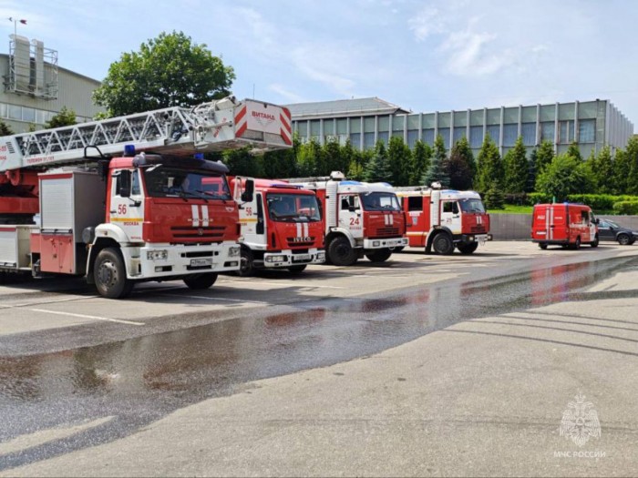 Специалисты МЧС рассказали, почему нельзя открывать окна и двери при пожаре