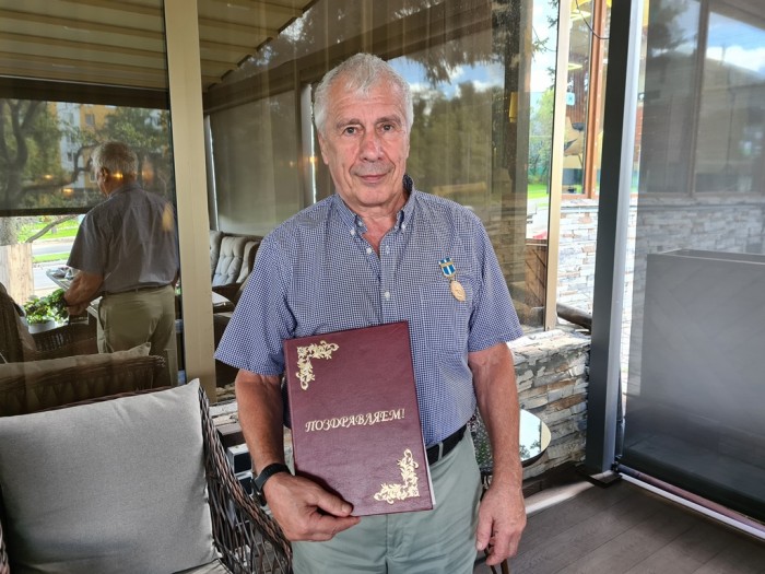 Руководство УВД по ЮЗАО столицы и Совет ветеранов УВД поздравили ветерана органов внутренних дел Юлия Войнова с 80-летием