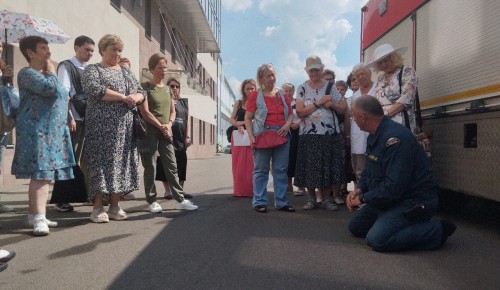 Огнеборцы пожарно-спасательного отряда № 203 рассказали о приемах спасения пострадавших на пожаре