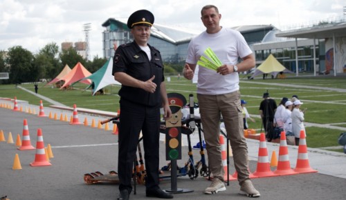 Полицейские и общественники УВД по ЮЗАО приняли участие во Всероссийской акции «Зарядка со стражем порядка»